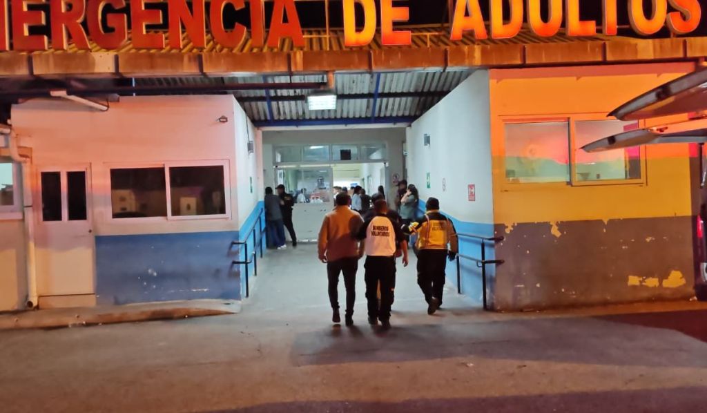 Los Bomberos Voluntarios hicieron el traslado en tres ambulancias. 