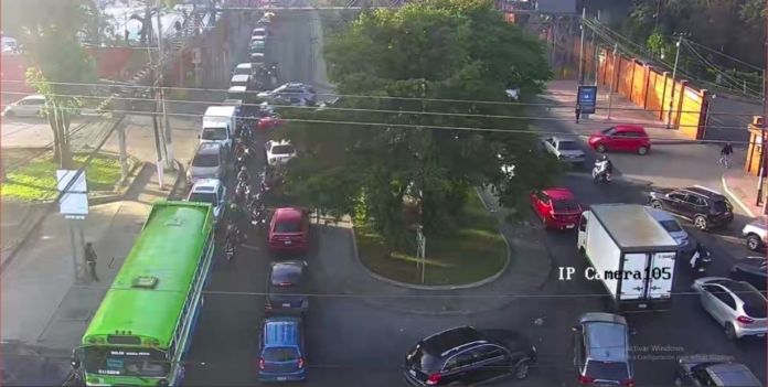 PMT descarta bloqueos en la capital, pero reporta fuerte carga vehicular por accidentes y fallas mecánicas en vehículos.