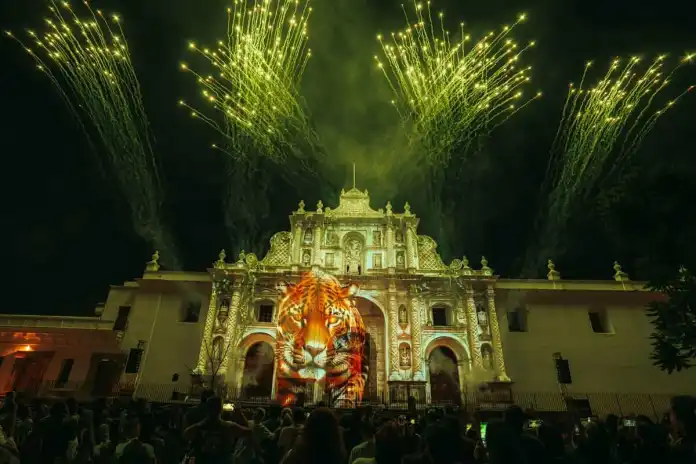 inguatfestivalluz El Festival de la Luz en Antigua Guatemala cuena con la presencia de nueve países. Foto: Inguat