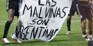 Letrero "Las Malvinas son argentinas"