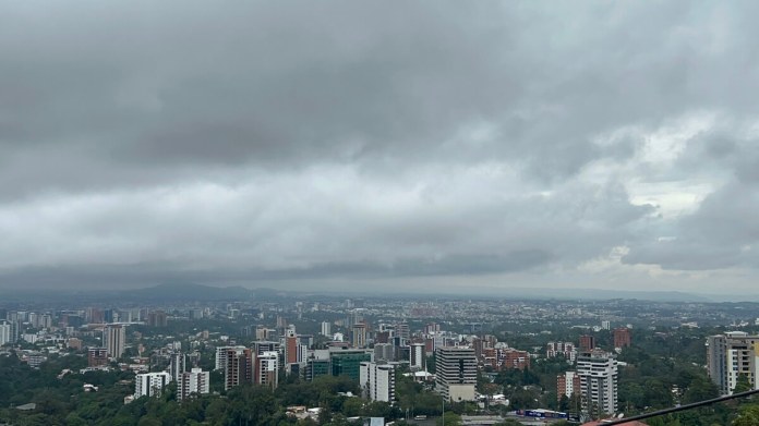El paso de una nueva onda del este generará lluvias en todo el territorio nacional este sábado según el Insivumeh. Foto La Hora: Archivo