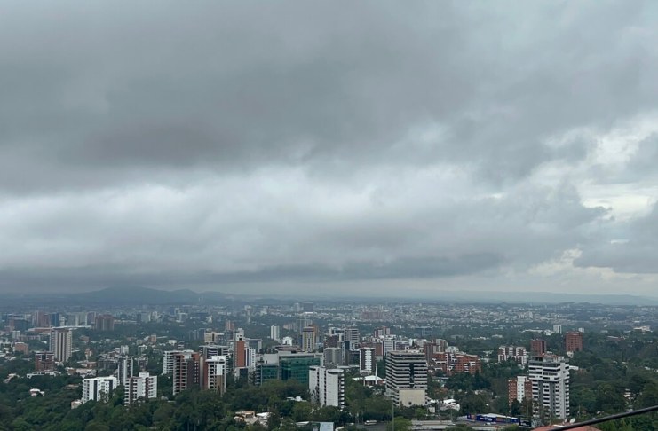El paso de una nueva onda del este generará lluvias en todo el territorio nacional este sábado según el Insivumeh. Foto La Hora: Archivo