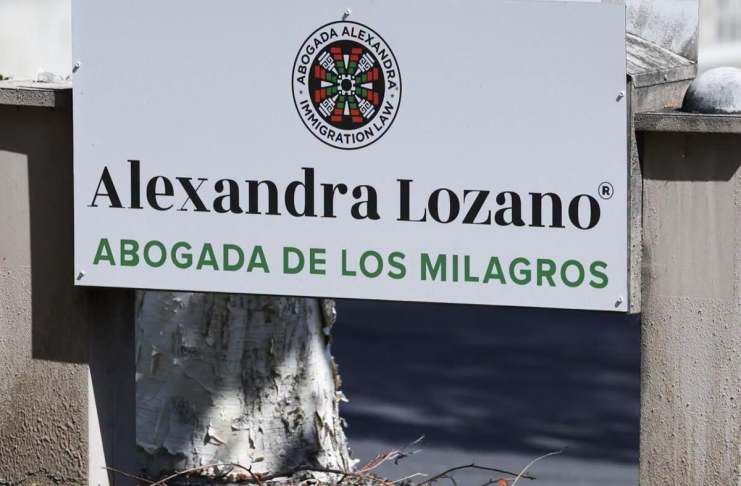 USCIS) publicó una notificación dirigida a los inmigrantes que tenían procesos activos con la abogada Alexandra Lozano a que actualicen datos.