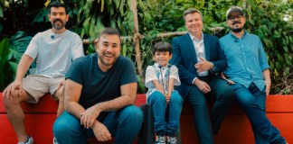 Malacates Trebol Shop se une al pequeño Liam Cruz, el Príncipe de la Marimba, en «Tus Ojitos» Malacates Trebol Shop junto a Liam Cruz, el Príncipe de la Marimba. Foto: Malacates Trebol Shop.