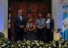 Gobierno premia con Medalla Presidencial a dos organizaciones por méritos en protección del medio ambiente Las asociaciones CDRO y UTZ CHE´ fueron premiadas por el gobierno con la medalla presidencial por su labor en la protección del medio ambiente.