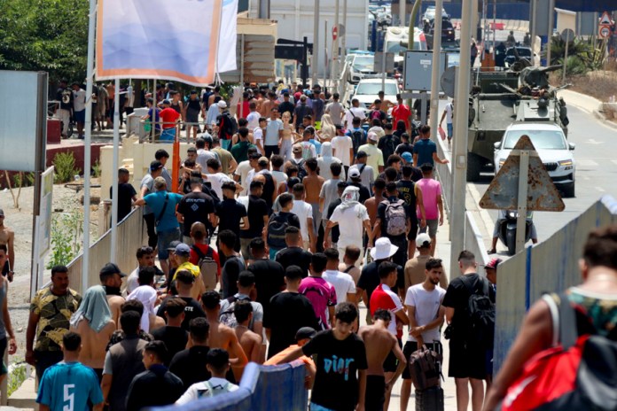 Migrantes que ingresaron a Ceuta retornan a Marruecos