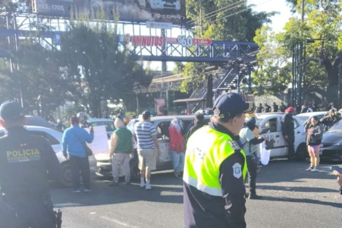 mixco roosevelte taxistas La medida de hecho de los taxistas responde al constante incremento en los precios de los combustibles.