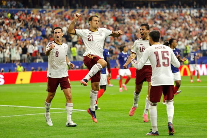 Los tres registros que juegan a favor de España y el color que favorece a Argentina ante Inglaterra Los precios de reventa para la final de Mundial 2026 en la que España se disputará la copa contra quien gane este miércoles llegan hasta los USD 39 mil. Foto La Hora: EFE