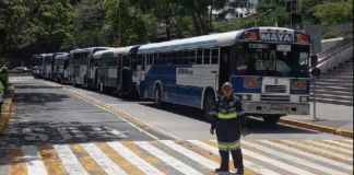 Transportistas protestan frente a la municipalidad por alza al precio de los combustibles Transportistas Muni Guate