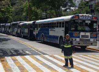 Transportistas protestan frente a la municipalidad por alza al precio de los combustibles Transportistas Muni Guate