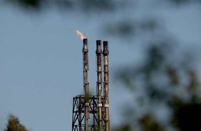 Los precios del petróleo reaccionan a los anuncios de Donald Trump y las fricciones por el Estrecho de Ormuz. Foto La Hora: EFE