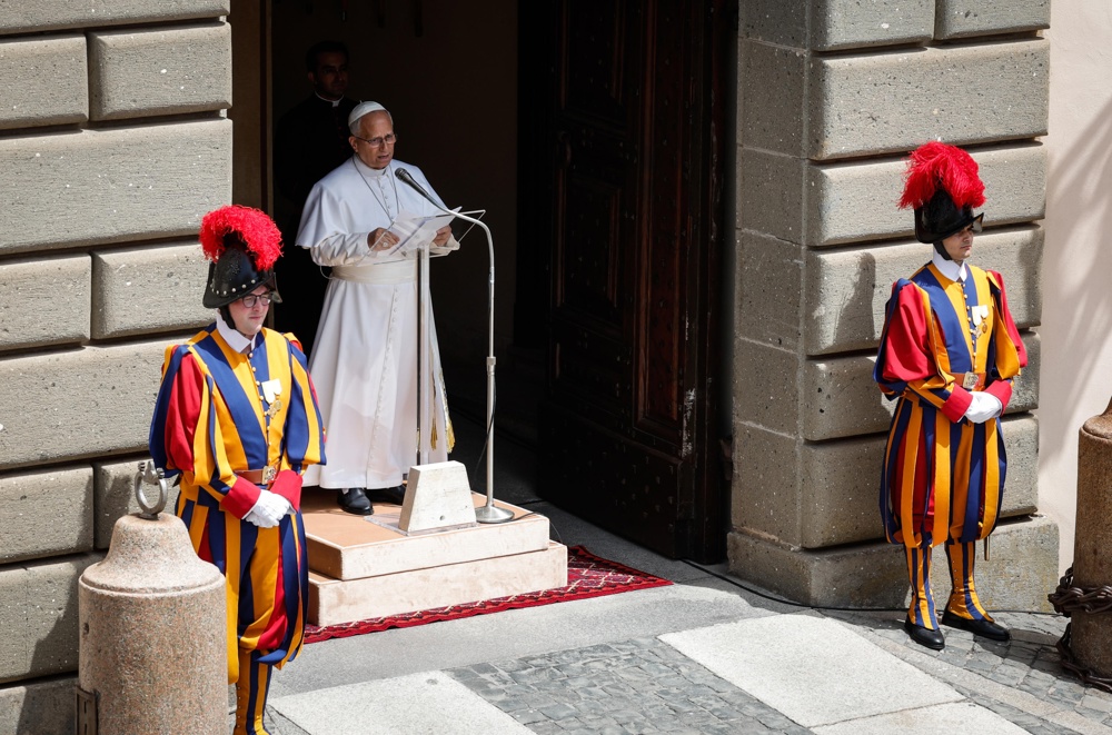 El papa León XIV pide no olvidar a las víctimas de la guerra desde Castel Gandolfo