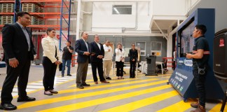 Presidente Arévalo inaugura proyectos con inversión de Q491.1 millones en Quetzaltenango y Villa Canales El presidente Bernardo Arévalo, junto a ejecutivos de PepsiCo, inauguraron el miércoles la planta de distribución en Quetzaltenango. Foto La Hora: Gobierno de Guatemala.