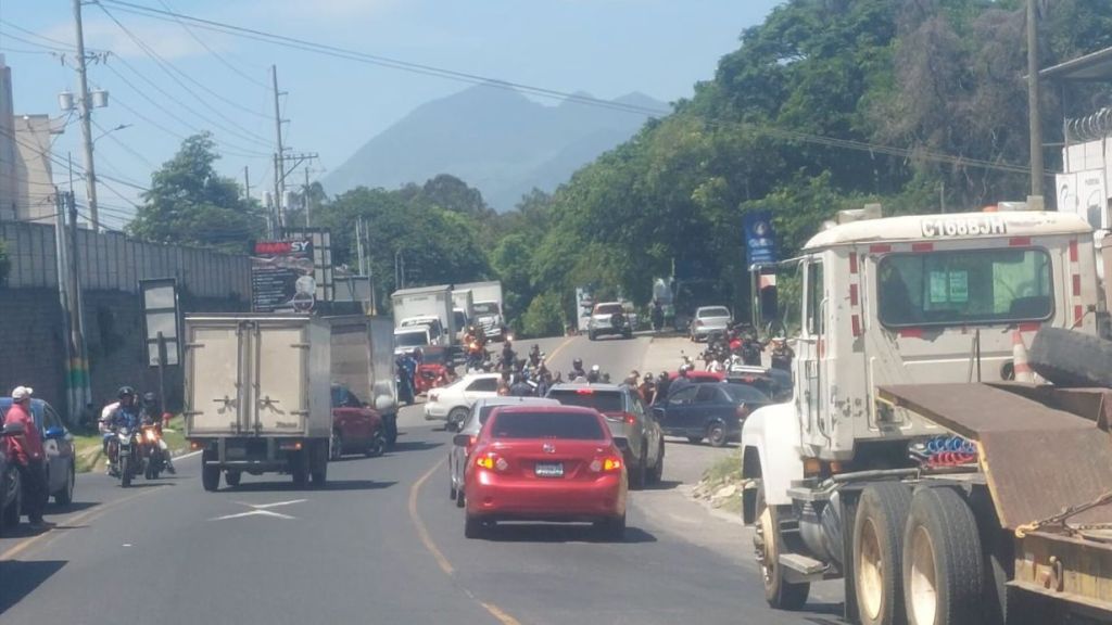 Cierre de paso vehicular en San Miguel Petapa.