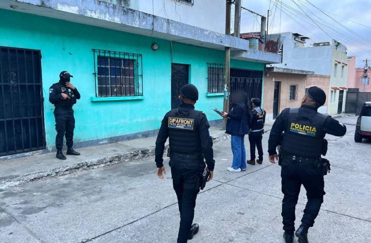 Operativo contra las extorsiones deja cinco capturados en cuatro municipios de Guatemala Los allanamientos se efectúan en cuatro municipios del departamento de Guatemala. Foto La Hora: PNC