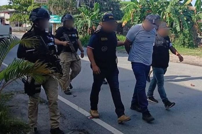 Tras una serie de allanamientos en Izabal y Petén, la PNC capturó a uno d de los presuntos responsables de la muerte de tres señoritas.
