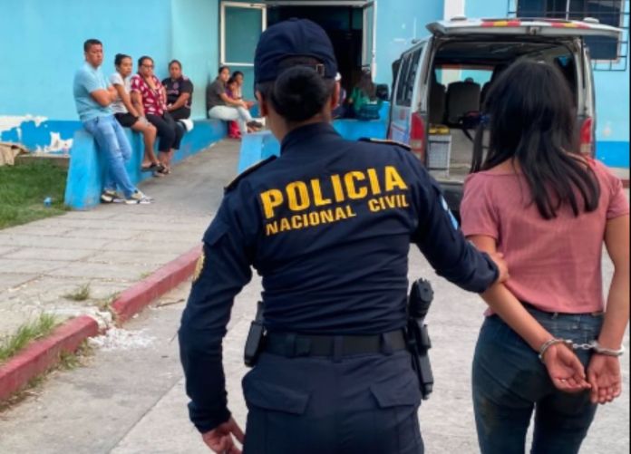 pnc madre capturada PNC detiene a mujer que habría abandonado a su hija.