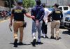 Capturan en Migración a dos retornados procedentes de EE. UU. señalados de extorsión Migrantes retornados detenidos.