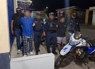Uno de los dos detenidos por la PNC tiene cuatro antecedentes por varios delitos, informaron las autoridades.