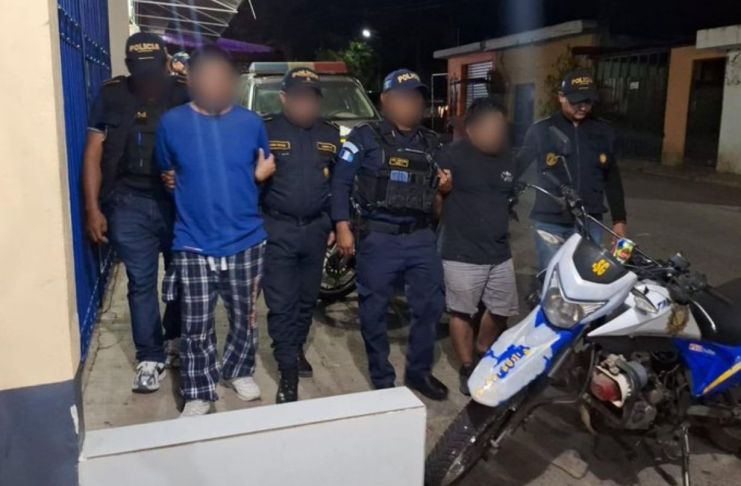 Capturan a presuntos pandilleros del Barrio 18 cuando cobraban Q20 mil de extorsión en ruta a El Salvador Uno de los dos detenidos por la PNC tiene cuatro antecedentes por varios delitos, informaron las autoridades.