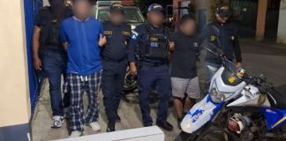 Capturan a presuntos pandilleros del Barrio 18 cuando cobraban Q20 mil de extorsión en ruta a El Salvador Uno de los dos detenidos por la PNC tiene cuatro antecedentes por varios delitos, informaron las autoridades.