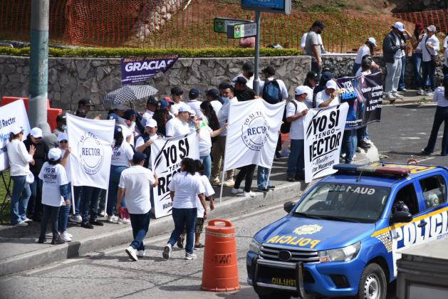 La PNC tiene presencia en los alrededores de la Usac. Foto: La Hora/Jos&eacute; Orozco.