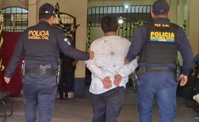 La PNC informó que la captura de los dos presuntos integrantes de la MS ocurrió en el parque La Independencia, zona 4 de Retalhuleu.