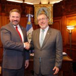 Subdirector adjunto del FBI visita Guatemala para reforzar cooperación en seguridad.