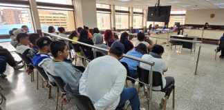 Más de 30 supuestos pandilleros de la Mara Salvatrucha esperan saber si van a juicio El Juzgado Octavo Penal trasladó el incio de la audiencia de etapa intermedia contra 34 supuestos pandilleros de la Mara Salvatrucha capturados en El Gallito zona 3, tras problemas con una conexión. Foto La Hora: Sergio Osegueda