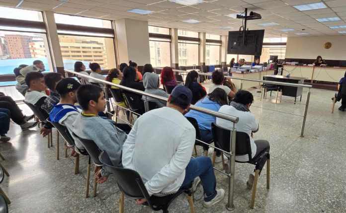 salvatruchas El Juzgado Octavo Penal trasladó el incio de la audiencia de etapa intermedia contra 34 supuestos pandilleros de la Mara Salvatrucha capturados en El Gallito zona 3, tras problemas con una conexión. Foto La Hora: Sergio Osegueda
