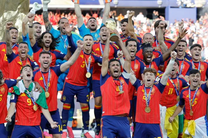 El gran teatro del fútbol llega a su fin con España en la cima La selección española será recibida por la Casa Real y luego recorrerá las calles de Madrid. Foto La Hora: EFE