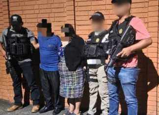 La Policía Nacional Civil reportó la captura de dos personas señaladas de simular un secuestro para obtener Q80 mil de sus familiares. Foto La Hora: PNC