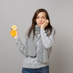 ¿La vitamina C ayuda a que no nos enfermemos? Foto: ViDI Studio / Shutterstock.