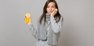 ¿La vitamina C ayuda a que no nos enfermemos? Foto: ViDI Studio / Shutterstock.