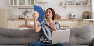 «Sudar como un pollo» es propio de humanos El sudor nos ayuda con la termorregulación del cuerpo. Foto: DimaBerlin / Shutterstock.