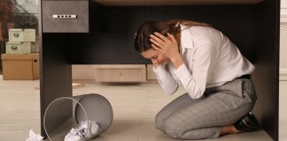 ¿Miedo a los sismos? Qué sucede y consejos para actuar con calma El miedo a los sismos activa mecanismos de respuesta innatos. Foto: New Africa / Shutterstock.