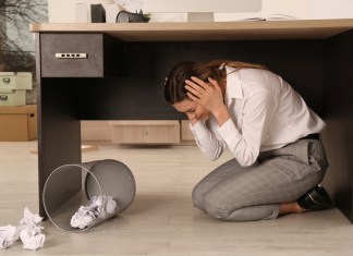 ¿Miedo a los sismos? Qué sucede y consejos para actuar con calma El miedo a los sismos activa mecanismos de respuesta innatos. Foto: New Africa / Shutterstock.