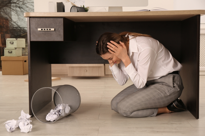 sismos, mujer, asustada El miedo a los sismos activa mecanismos de respuesta innatos. Foto: New Africa / Shutterstock.