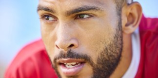 El papel invisible del cerebro en el futbol: desde controlar emociones hasta definir jugadas El cerebro eleva su actividad durante el futbol. Foto: PeopleImages / Shutterstock.