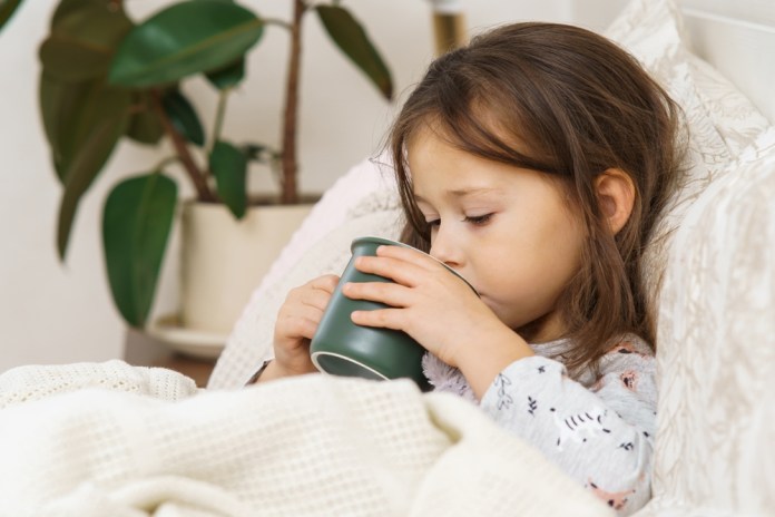 ¿Qué deben tomar los niños cuando tienen diarrea? Foto: JeannieR / Shutterstock.