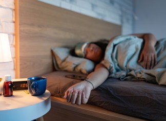 ¿Abusamos de la melatonina? Lo que dice la ciencia ¿Está abusando de la melatonina? Foto: Halfpoint / Shutterstock.