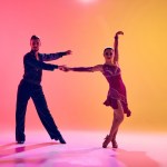 El estudio arroja nueva evidencia sobre la influencia del baile, en este caso la salsa, en la disminución de la depresión. Foto: Master1305 / Shutterstock.
