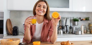 La vitamina C está disponible en varios vegetales y frutas. Foto: Photoroyalty / Shutterstock.