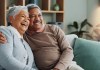 Cinco hábitos cotidianos que mejoran la salud cognitiva en adultos mayores Mejores hábitos ayudan a reducir la probabilidad de demencia en adultos mayores, según la investigación. Foto: PeopleImages / Shutterstock.