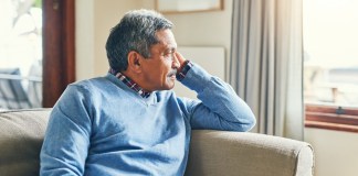 La demencia crece en la población latina mientras baja en los países más ricos Las poblaciones latinas estaría teniendo un aumento de porcentajes de demencia. Foto: PeopleImages / Shutterstock.