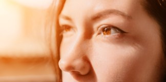 ¿Qué pasa en los ojos cuando cuesta ver durante el calor? Foto: panophotograph / Shutterstock.
