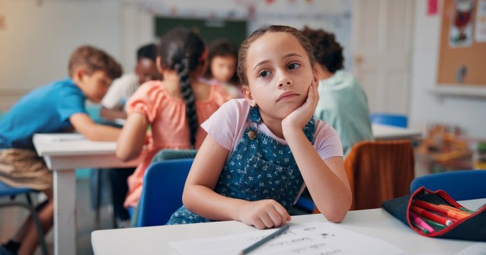 Diagnosticar las señales de TDAH tempranas puede hacerse sin prejuicios. Foto: PeopleImages / Shutterstock.