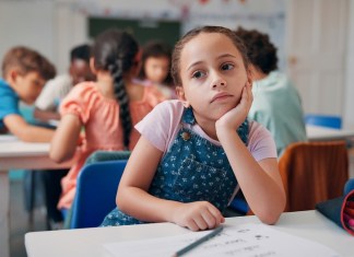 Diagnosticar las señales de TDAH tempranas puede hacerse sin prejuicios. Foto: PeopleImages / Shutterstock.