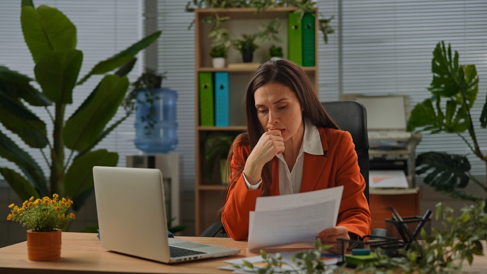 ¿Existe un orden para la administración de los documentos en su empresa? Foto: KinoMasterskaya / Shutterstock.