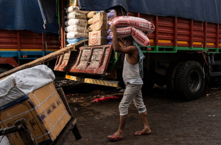 Guatemala activa prohibición de importación de bienes producidos con trabajo forzoso Guatemala implementará medidas para detectar productos relacionados con el trabajo forzoso. Foto La Hora: Shutterstock